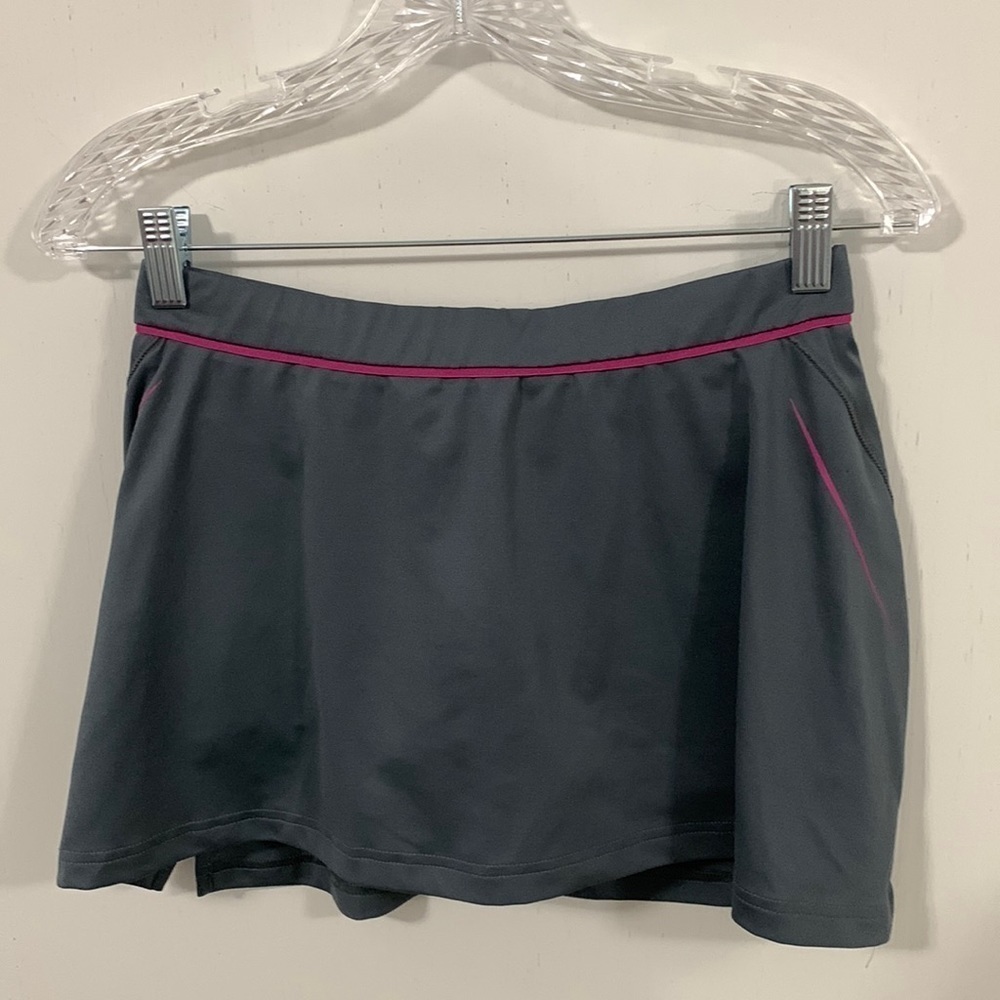 Adidas Supernova Tennis / Running Skort Size Small, GOOD condition, ties inside